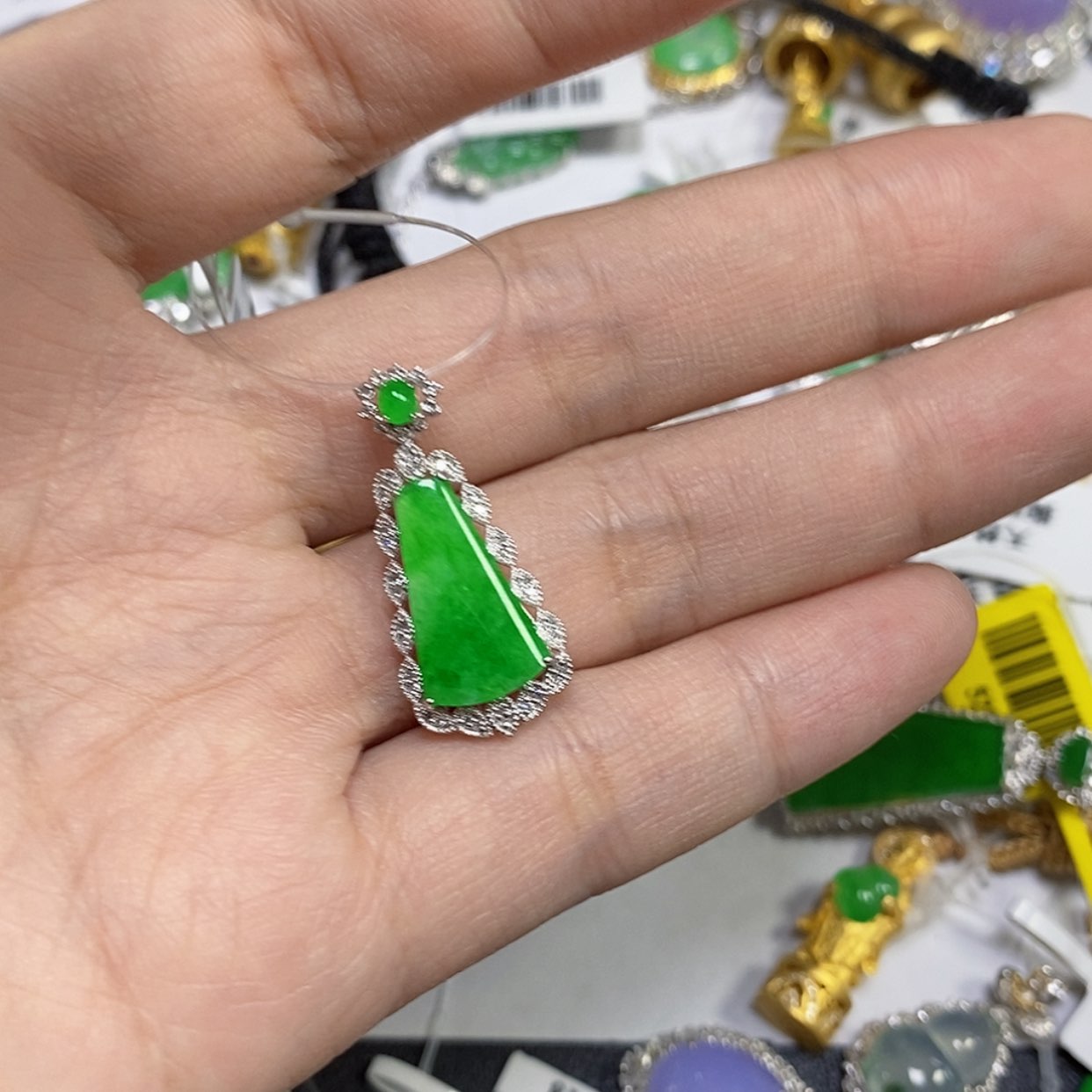 【闪购商品】颈饰18K金镶嵌翡翠只****6吊坠