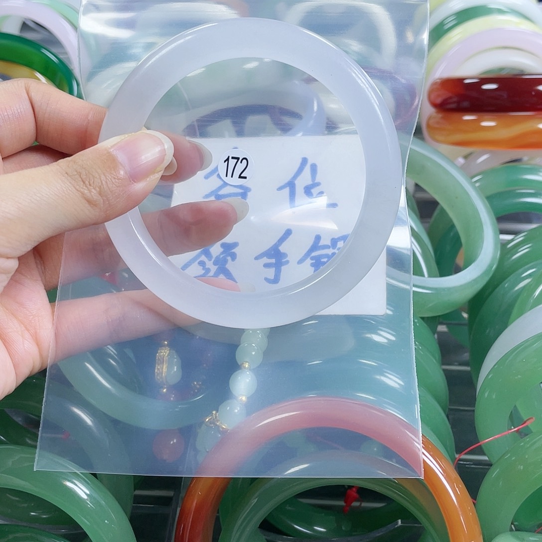 石英质玉手镯未镶嵌64