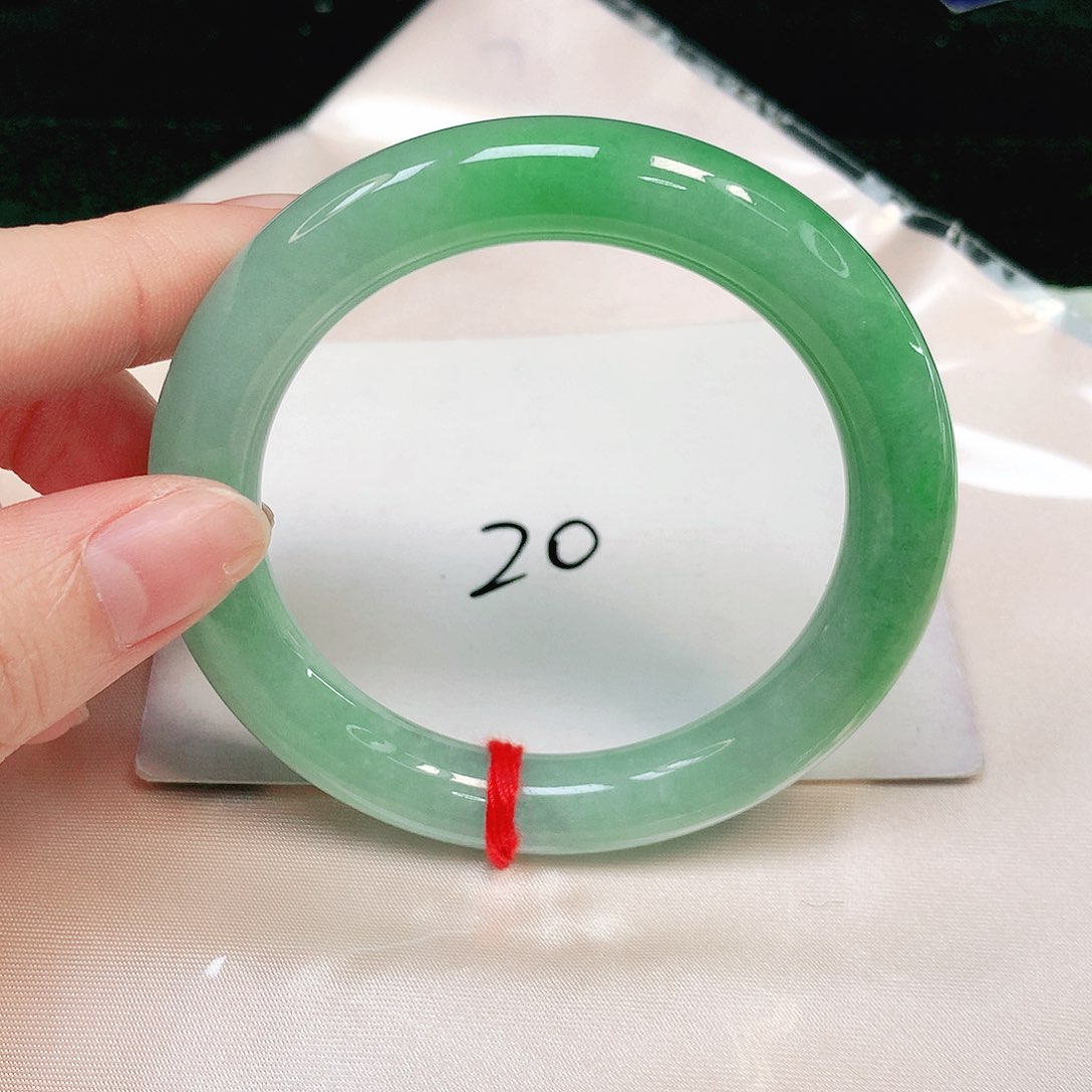 翡翠手镯（圆镯）未镶嵌