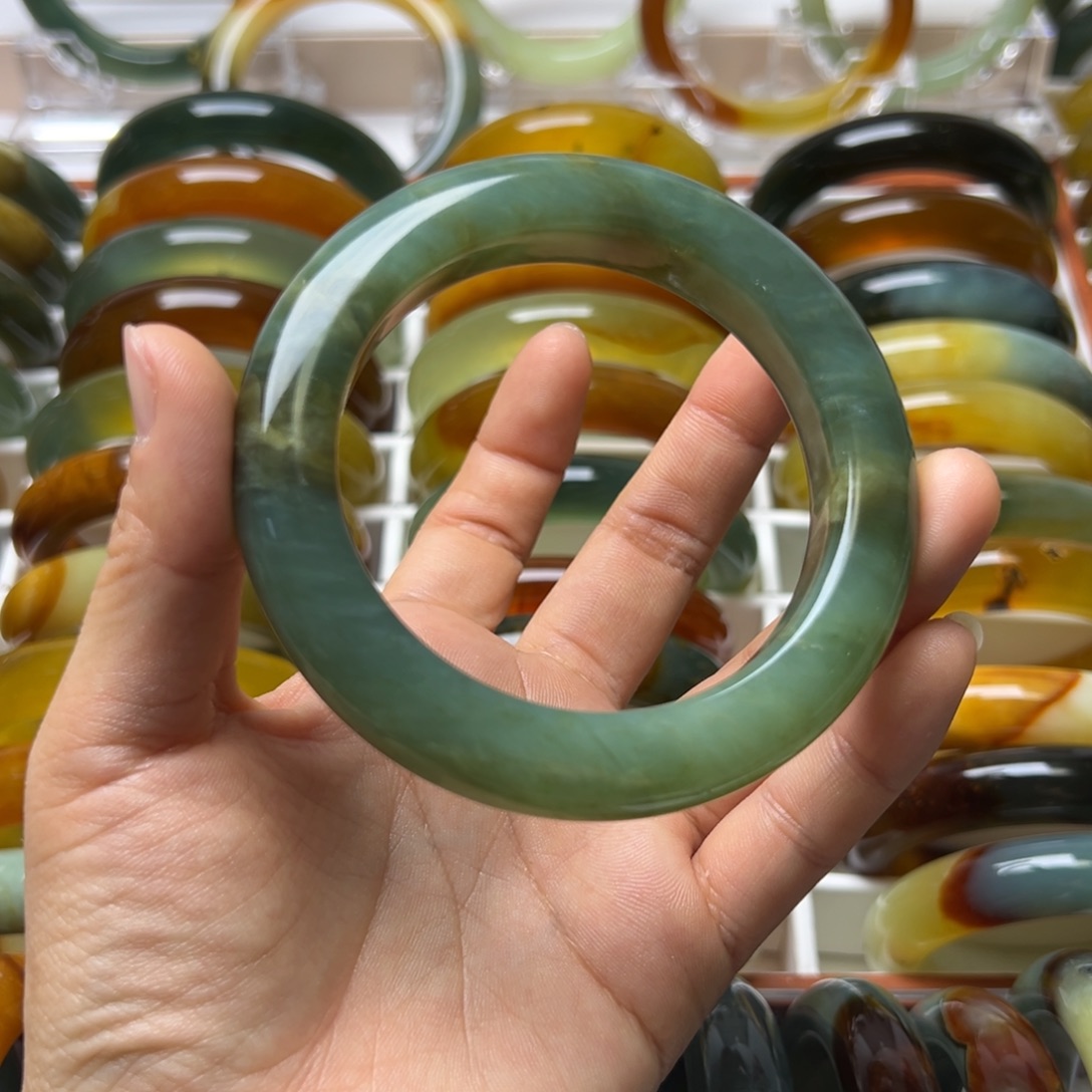 蛇纹石玉未镶嵌手镯