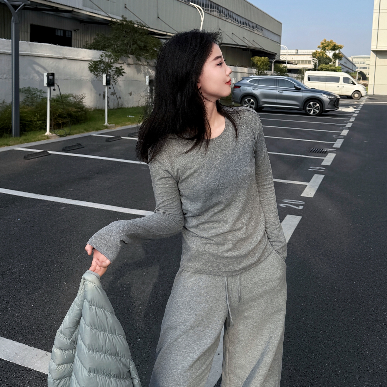 今婷秋季时尚简约休闲百搭通勤宽松纯色打底长袖T恤-M25312353   