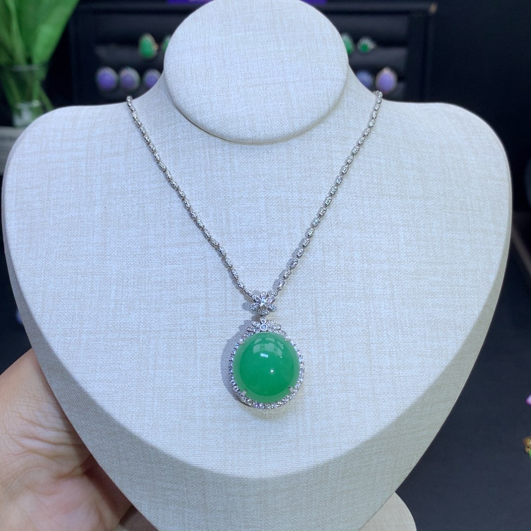 翡翠18K金镶嵌颈饰