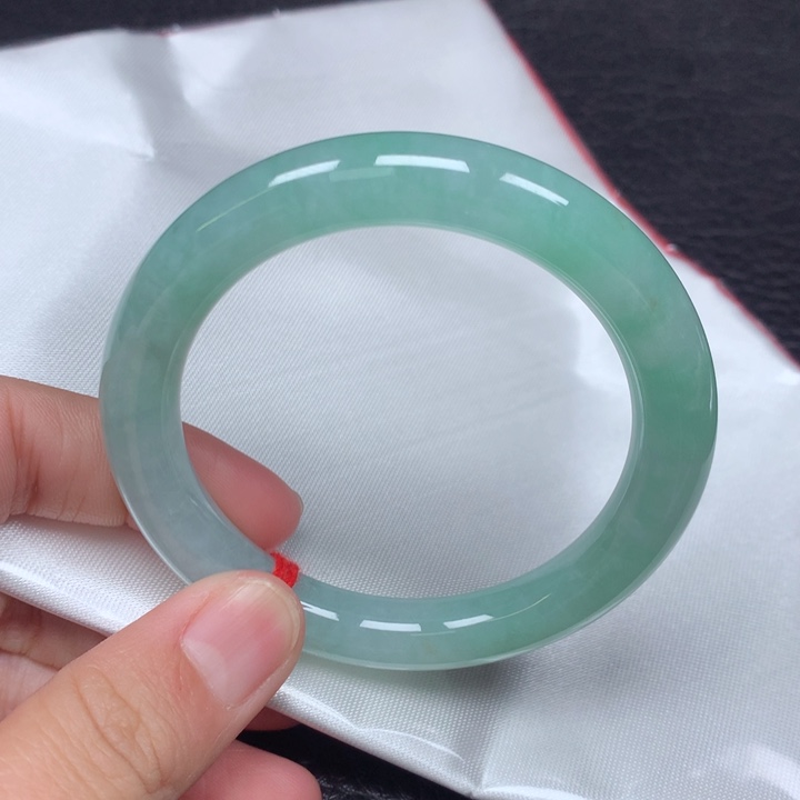 翡翠手镯（圆镯）未镶嵌