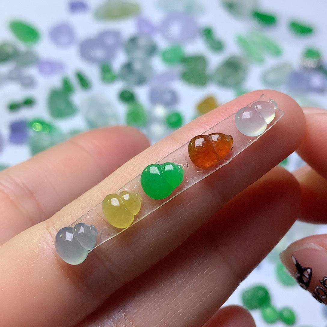 翡翠未镶嵌颈饰葫芦