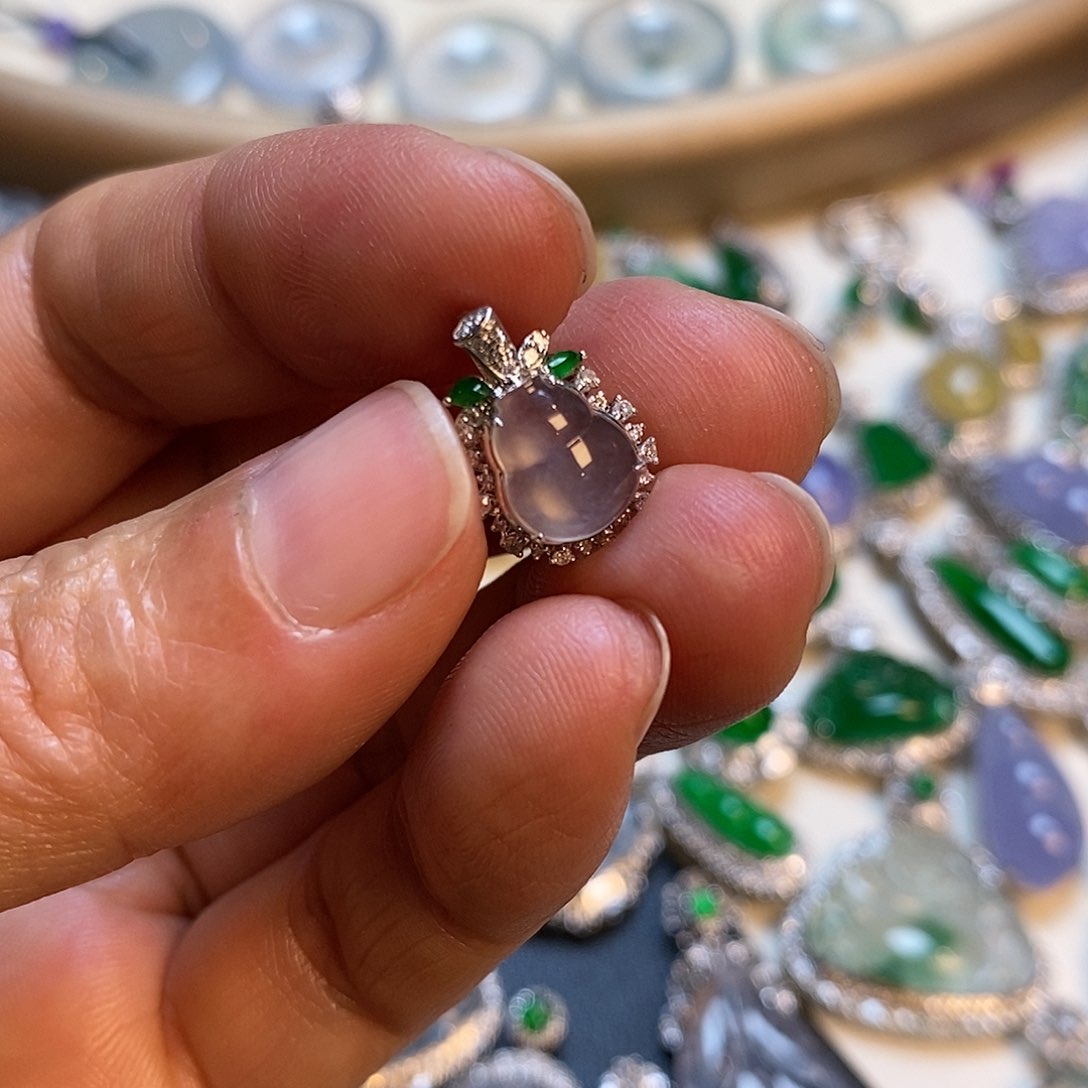 翡翠颈饰18K金镶嵌葫芦