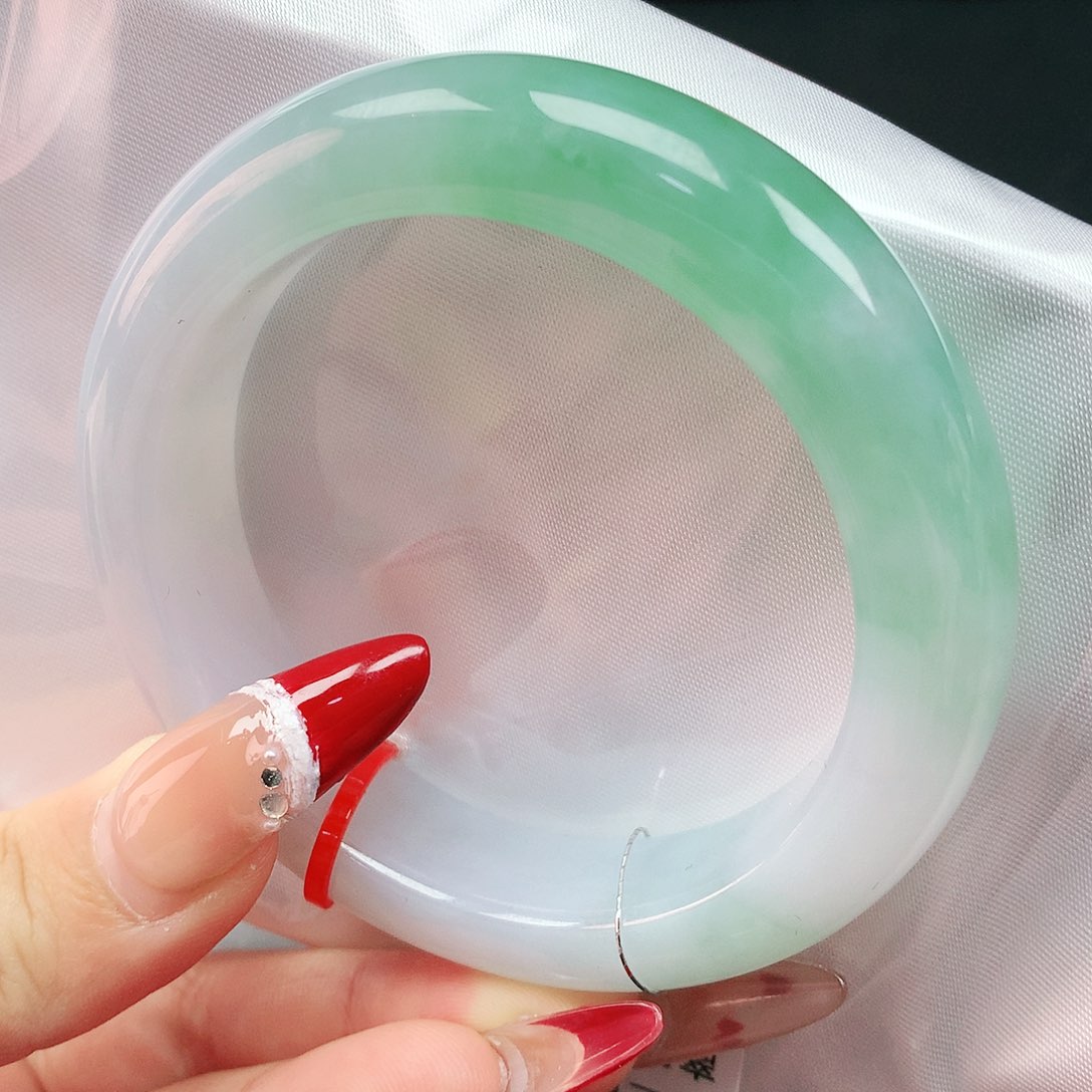 翡翠手镯未镶嵌53圈