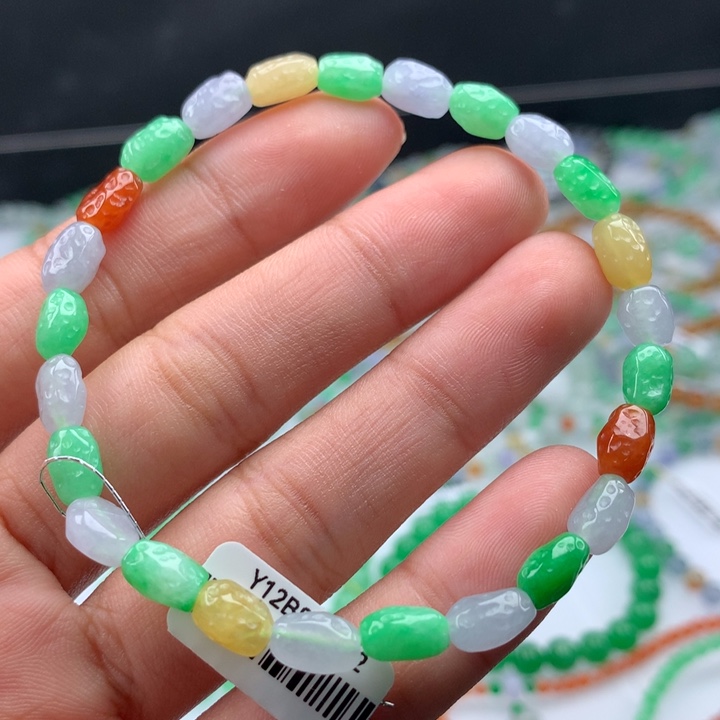 翡翠手镯未镶嵌卡