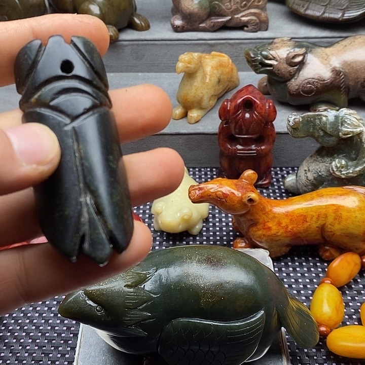 未镶嵌蛇纹石玉颈饰星**海