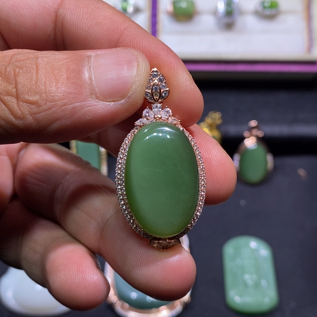 莫***阳和田玉（碧玉）银S925镶嵌戒指