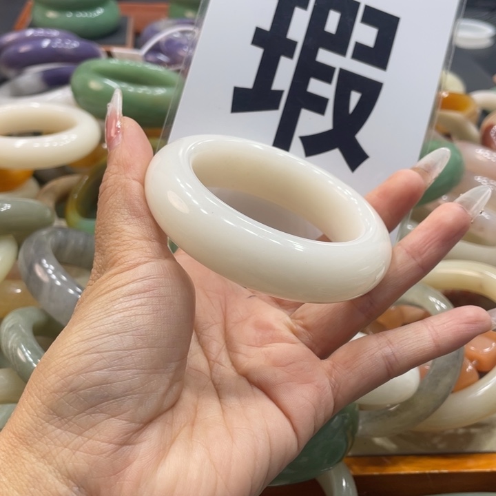 童***年石英质玉未镶嵌珠宝奇石