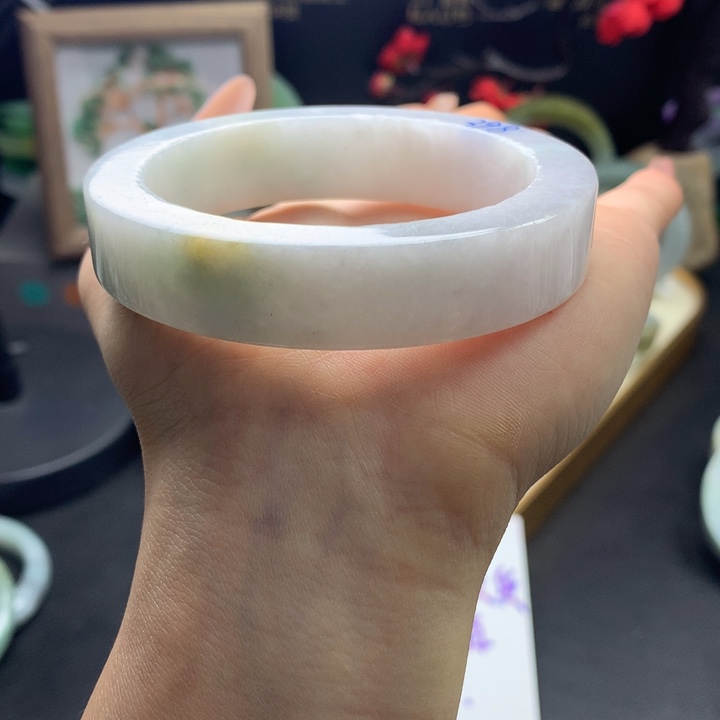 定制翡翠未镶嵌手镯