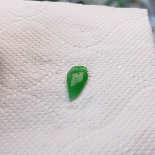 翡翠未镶嵌颈饰A货