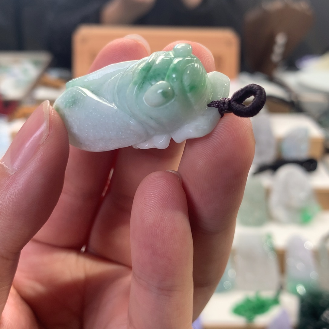 翡翠颈饰未镶嵌馋