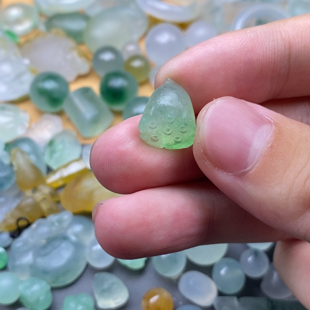 定制翡翠未镶嵌挂件