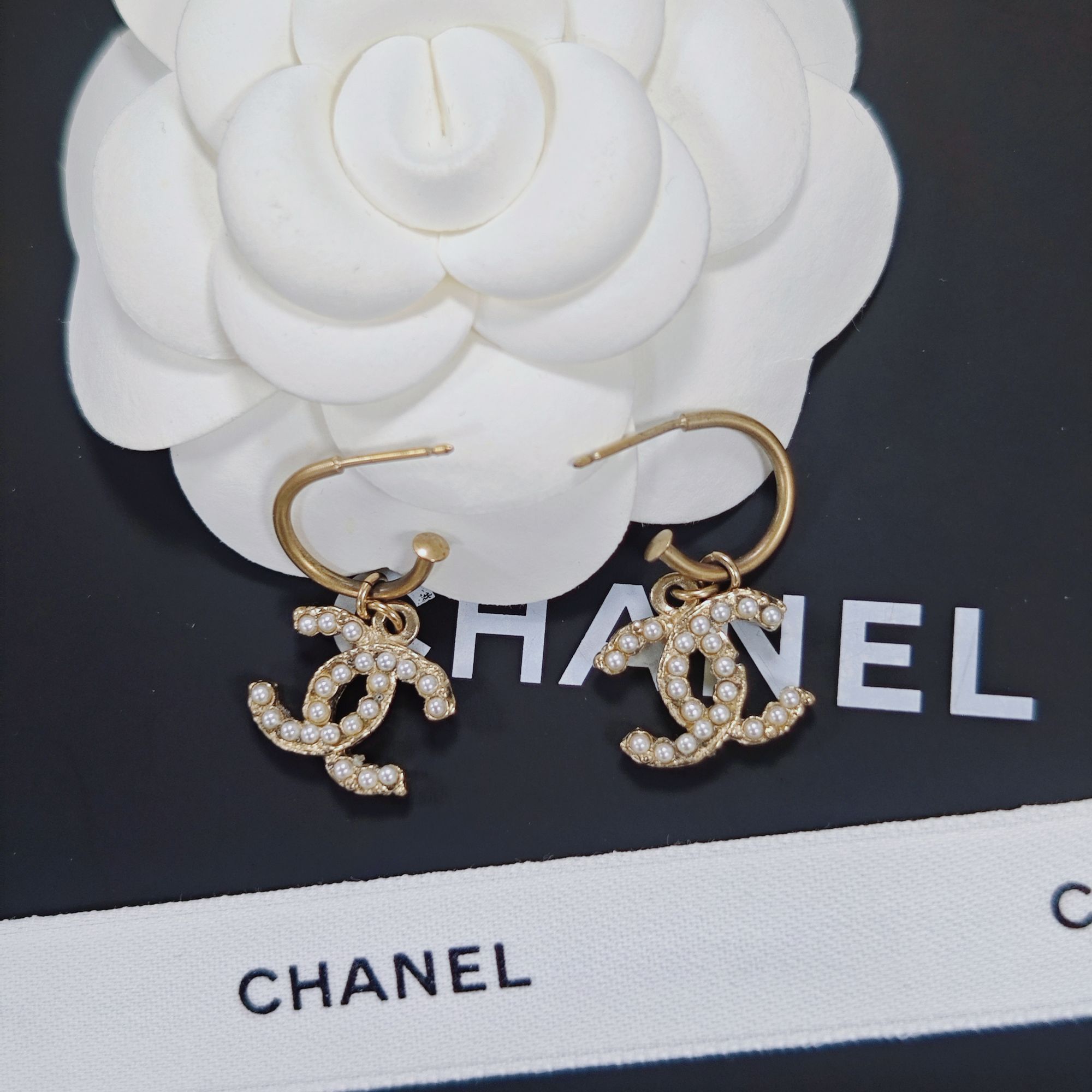 99新 Chanel/香奈儿 耳钩气质时尚金色凹陷珍珠艺术经典