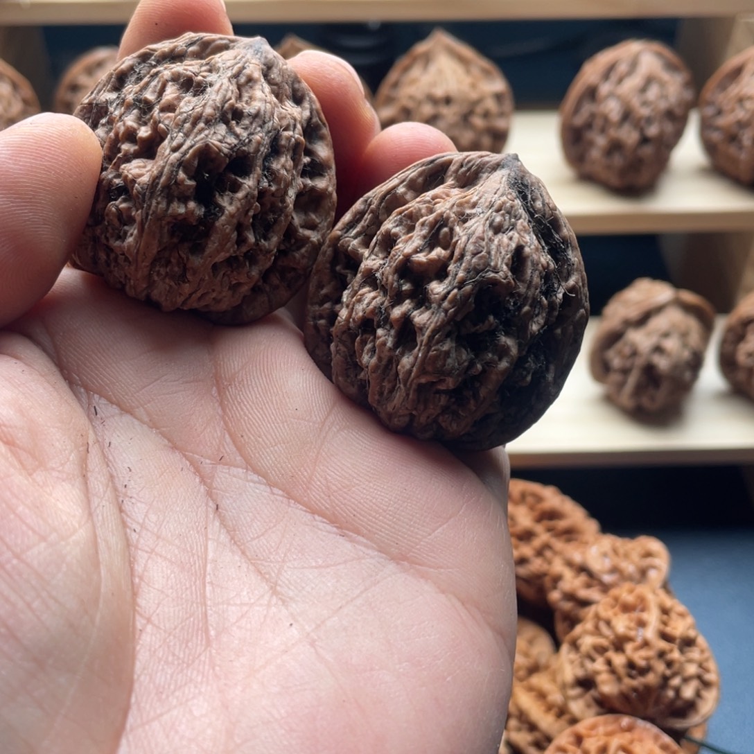 敬***辛吊坠文玩核桃秦岭核桃