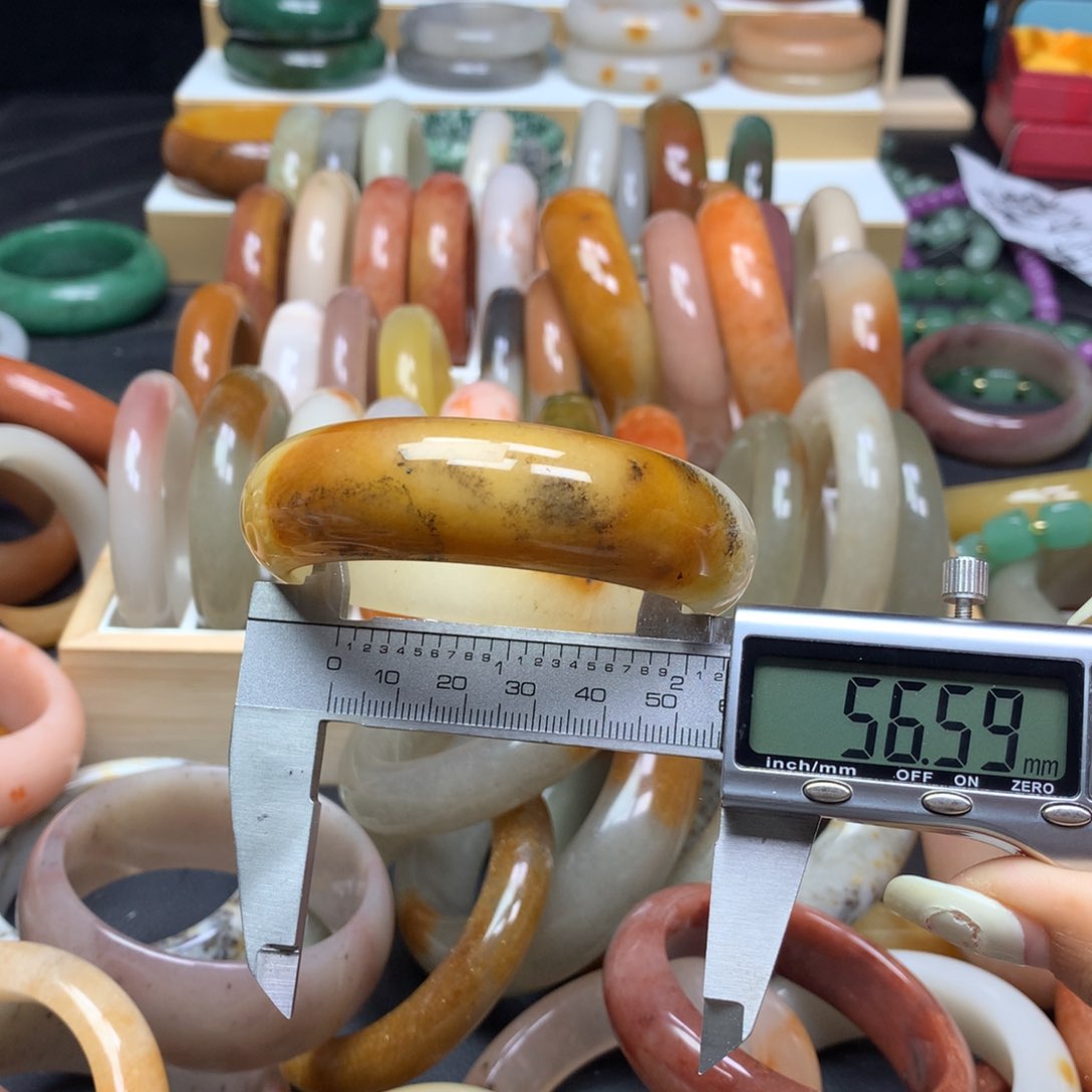 石英质玉手镯未镶嵌