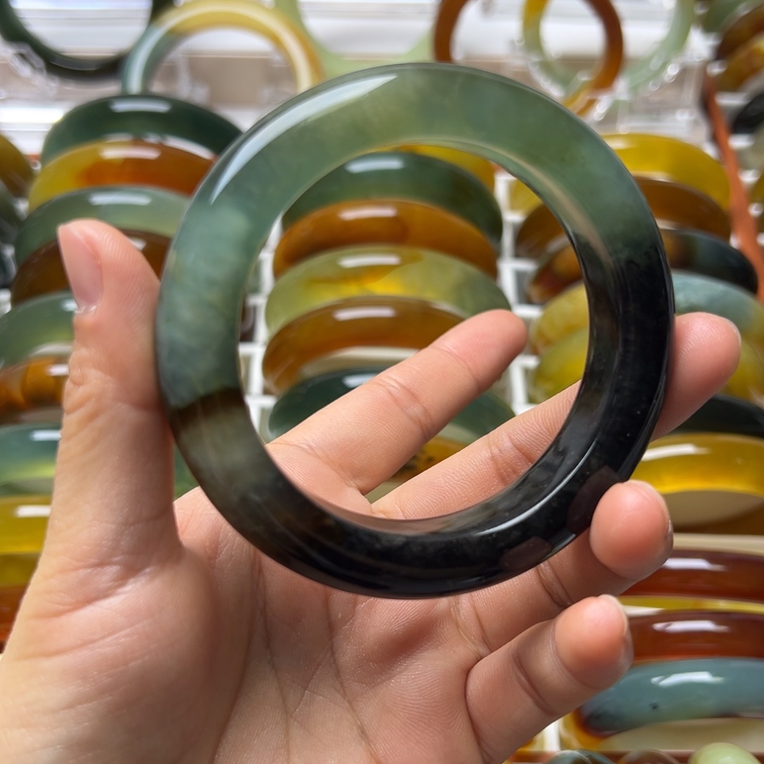 蛇纹石玉未镶嵌手镯