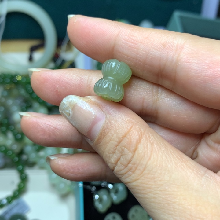 颈饰未镶嵌和田玉（糖玉）