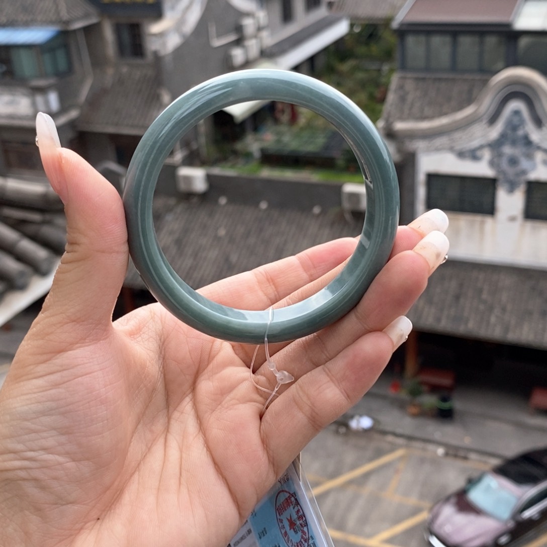 翡翠手镯未镶嵌60圈口