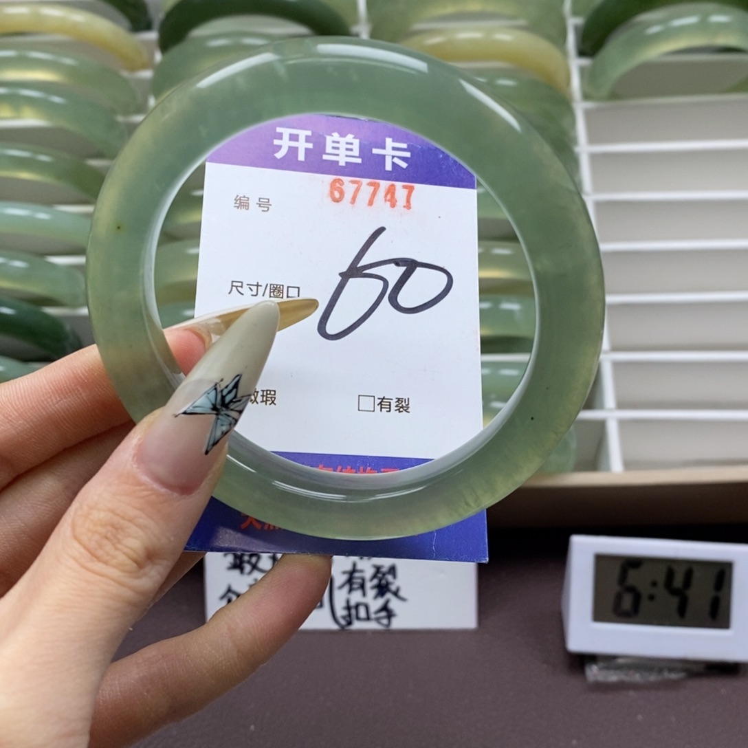 蛇纹石玉手镯未镶嵌