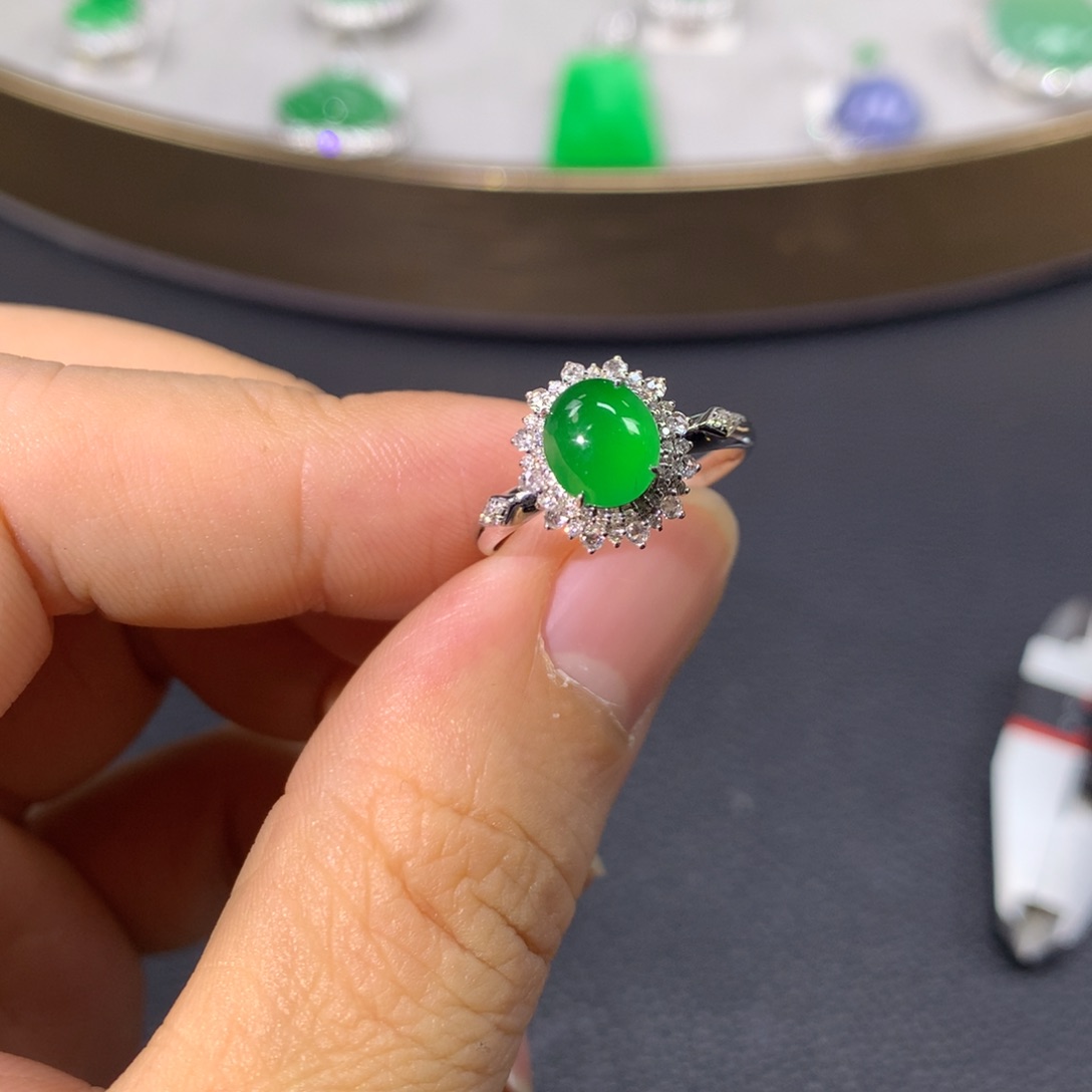 翡翠戒指18K金镶嵌翡翠