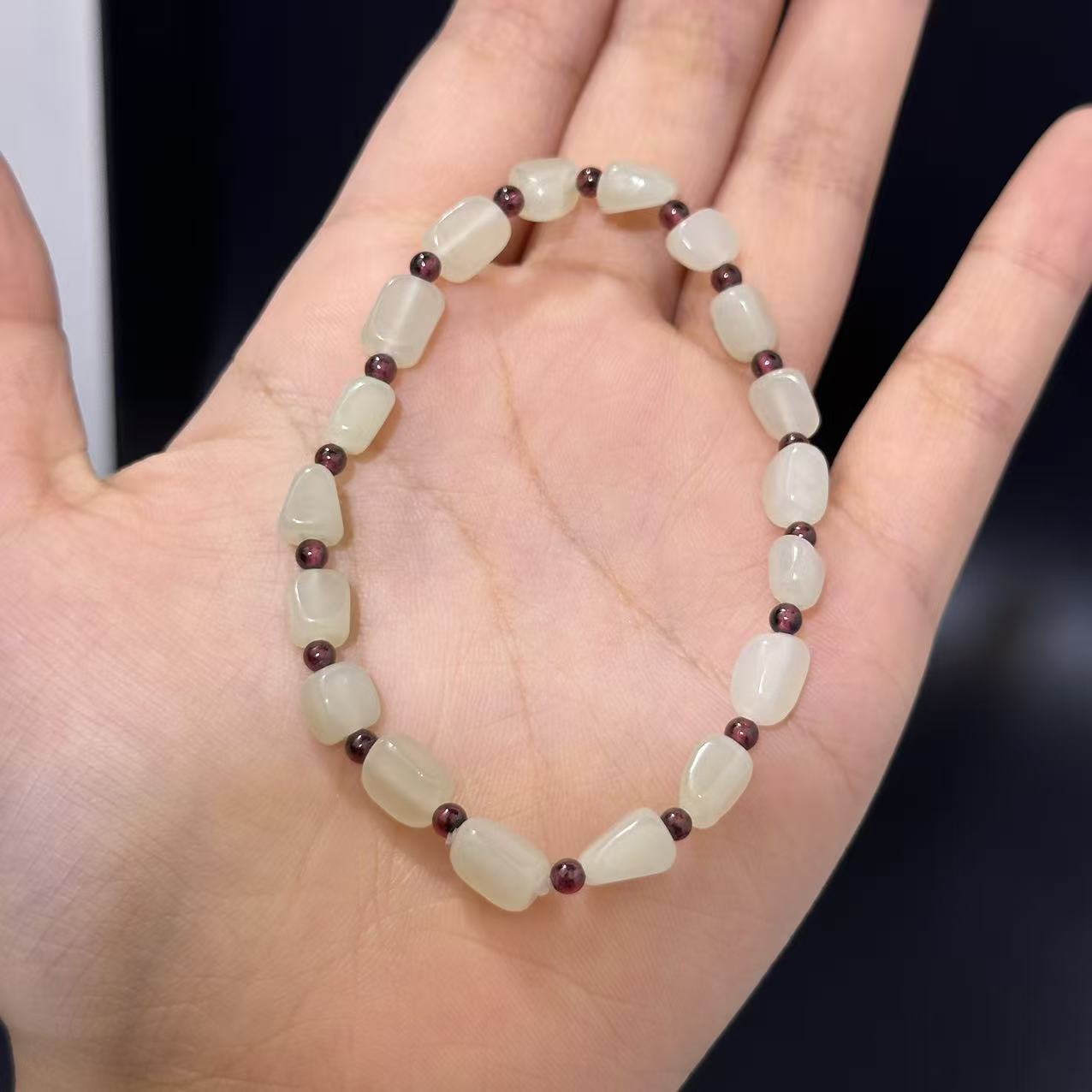 高级肤感白和田玉单圈手链B01-57