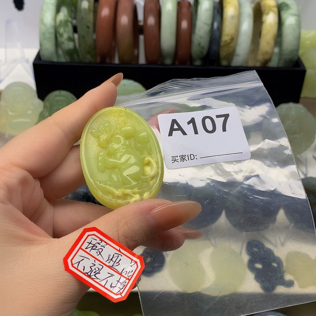 蛇纹石玉颈饰未镶嵌