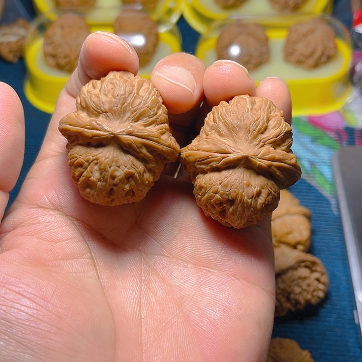 文玩核桃吊坠元宝