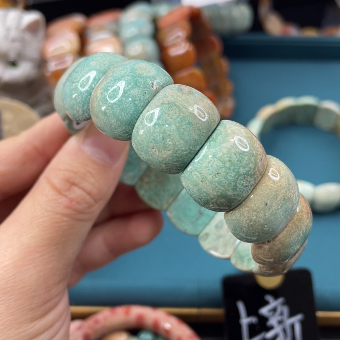 未镶嵌手镯硅化玉