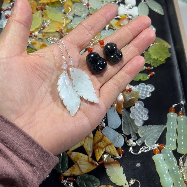 蛇纹石玉耳饰未镶嵌