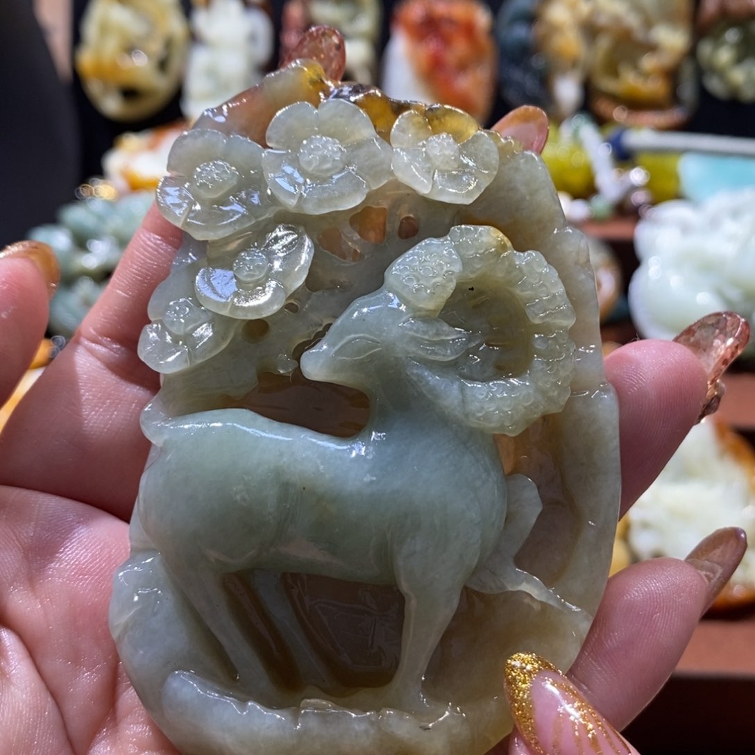 蛇纹石玉颈饰未镶嵌