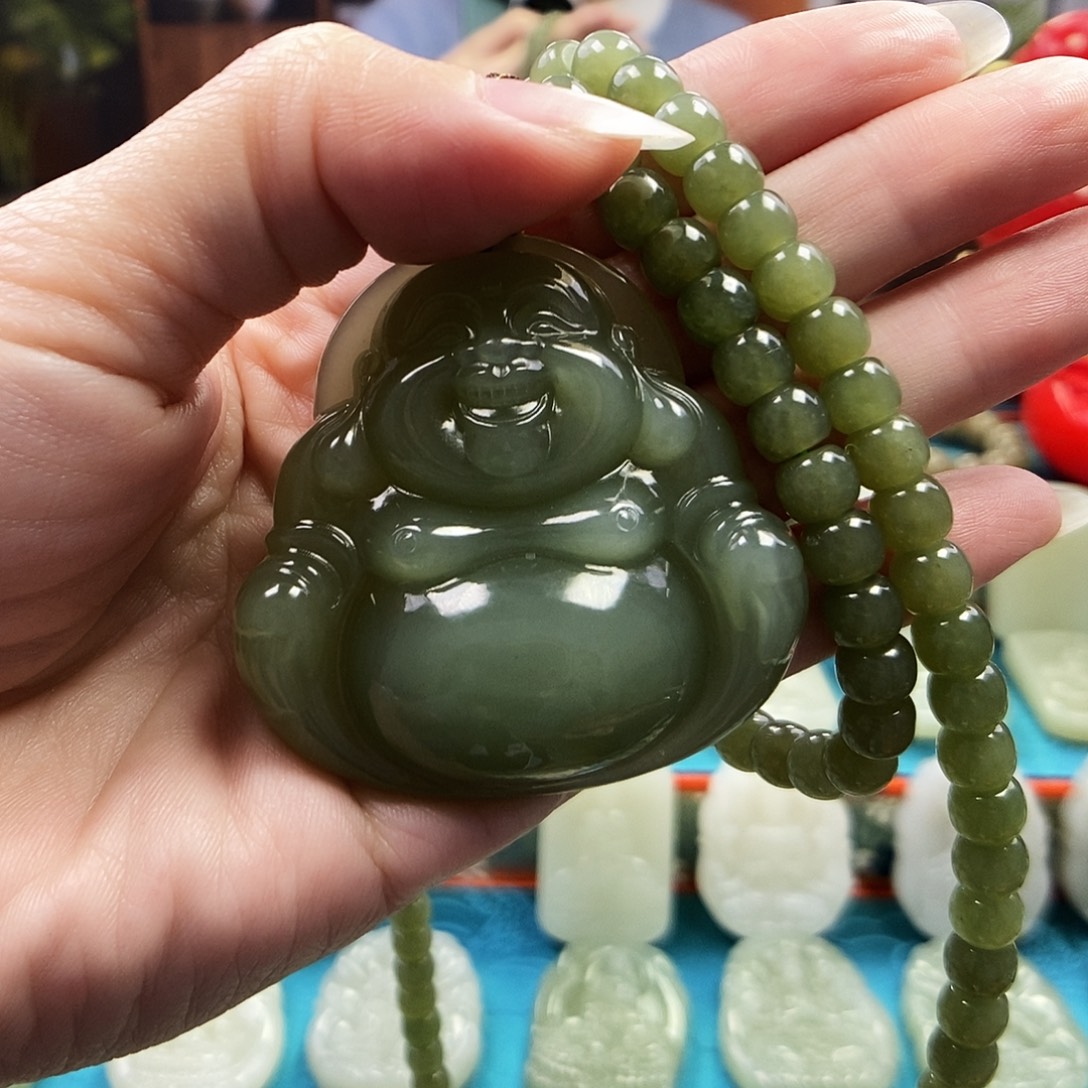 一***城和田玉未镶嵌颈饰