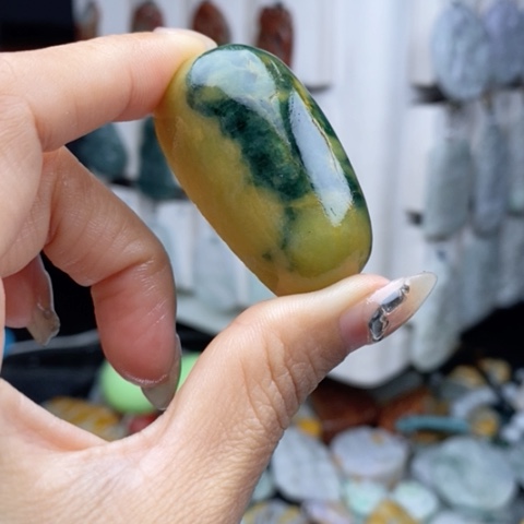 翡翠颈饰未镶嵌翡翠