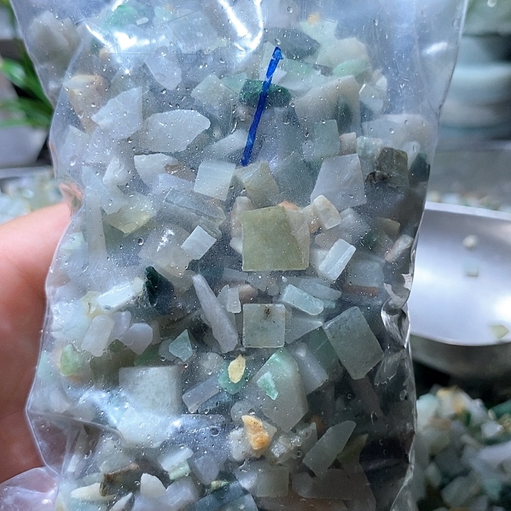 颈饰未镶嵌翡翠枕头料1