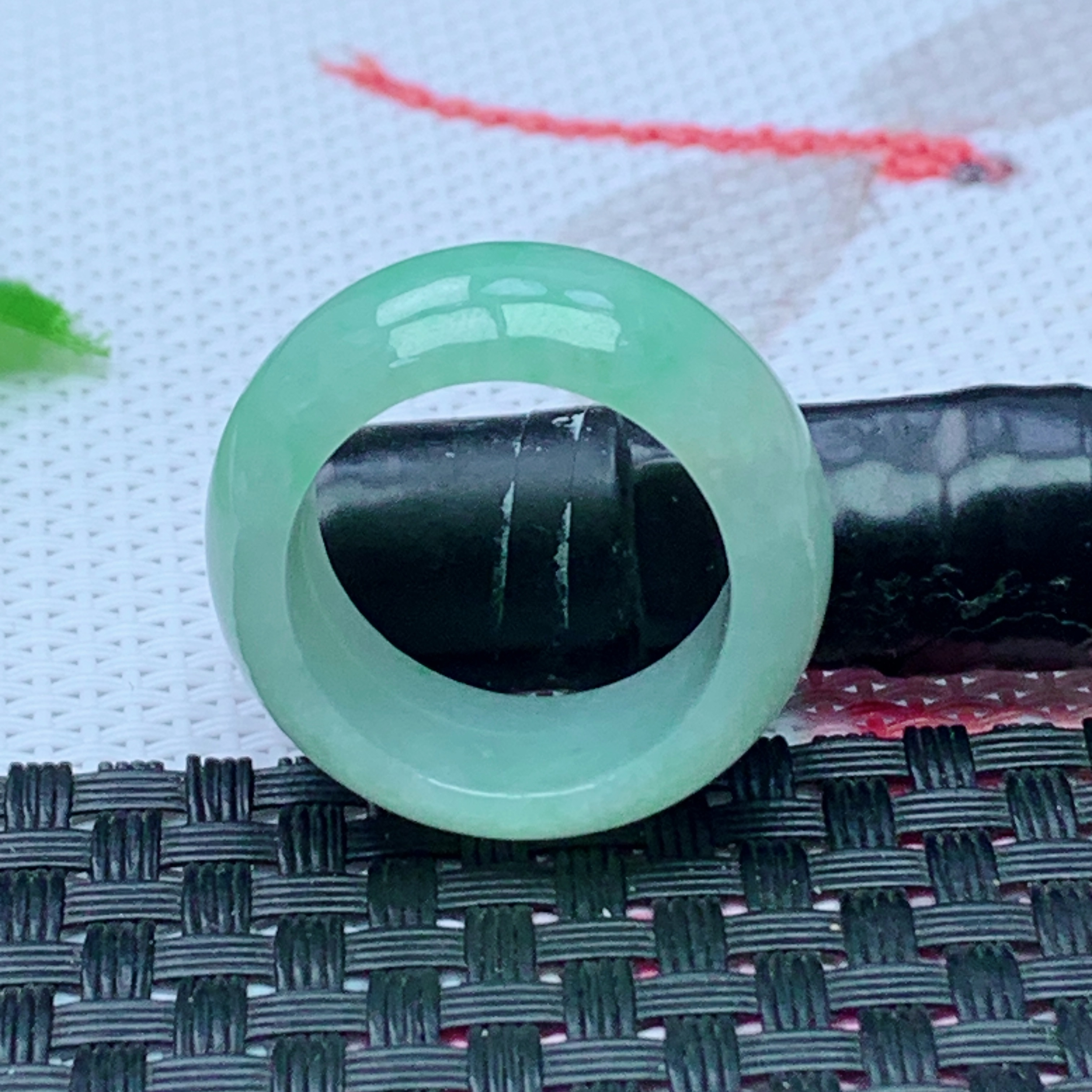 缅甸天然A货翡翠  果绿素面轮胎玉戒圈戒指 内径 19mm 编号1509