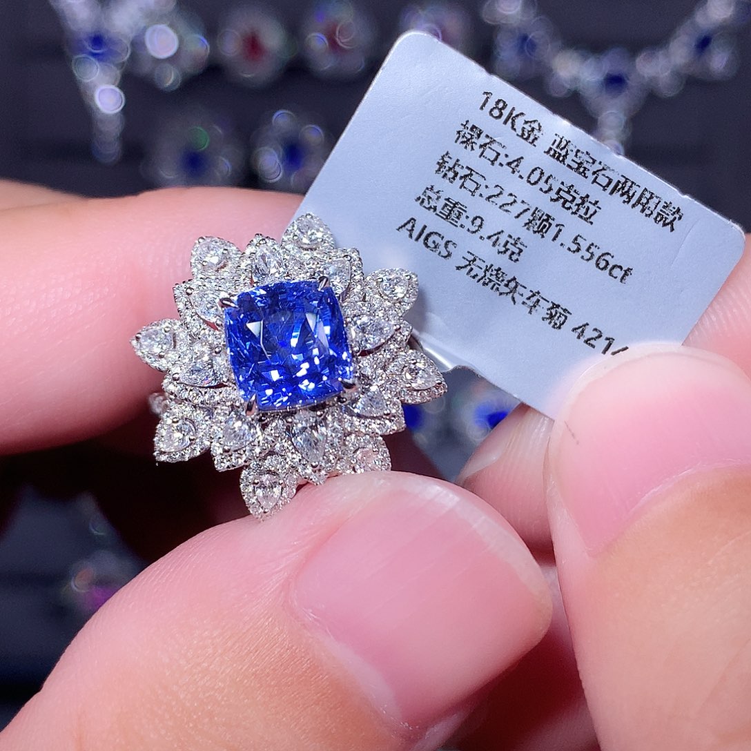 18K金镶嵌蓝宝石戒指