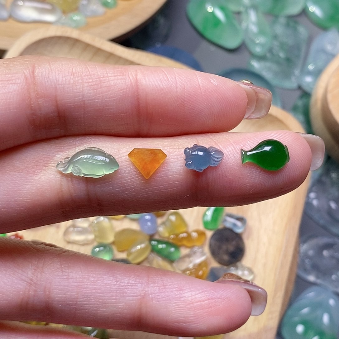 翡翠颈饰未镶嵌馮*美翡翠