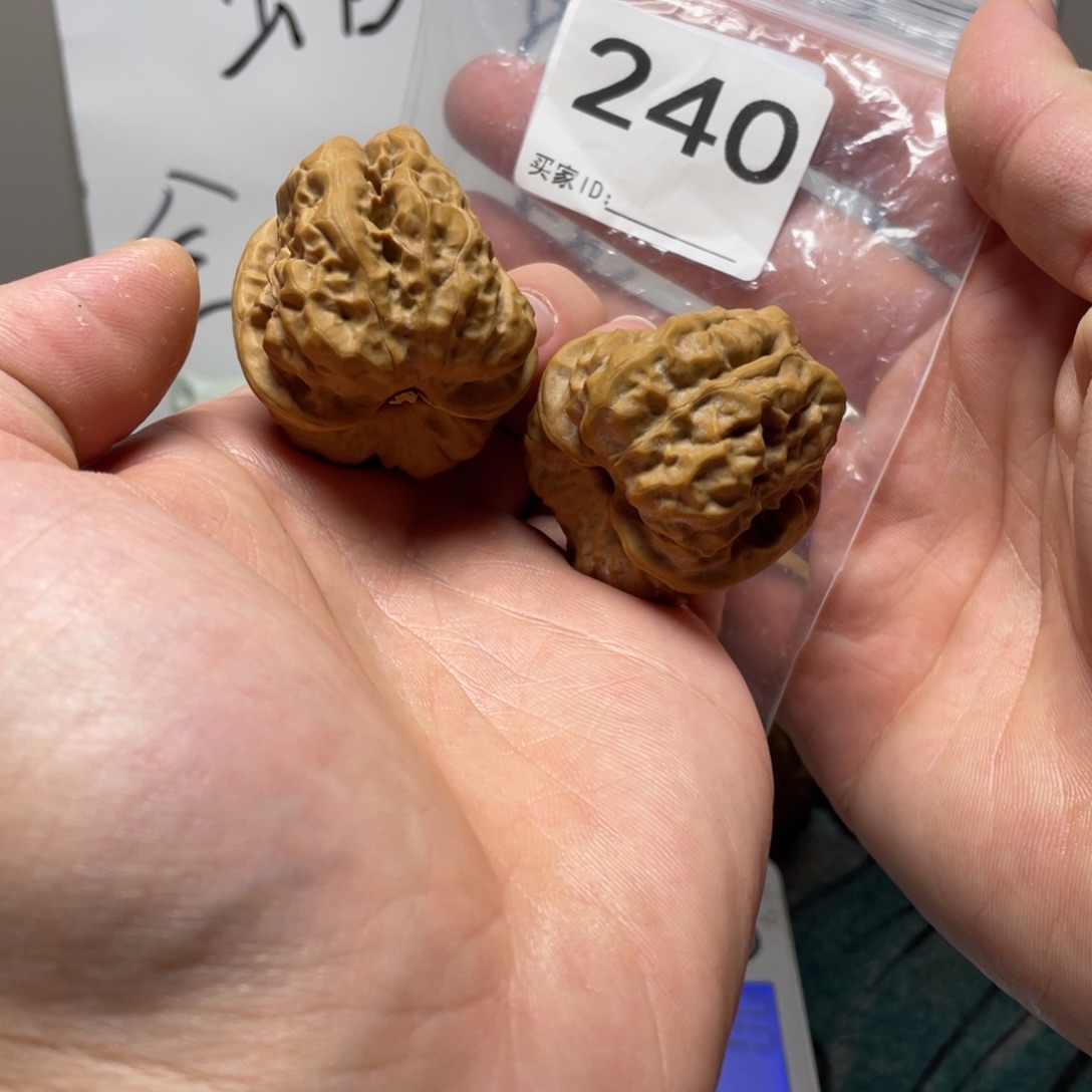 H***A核桃蛤蟆头文玩240