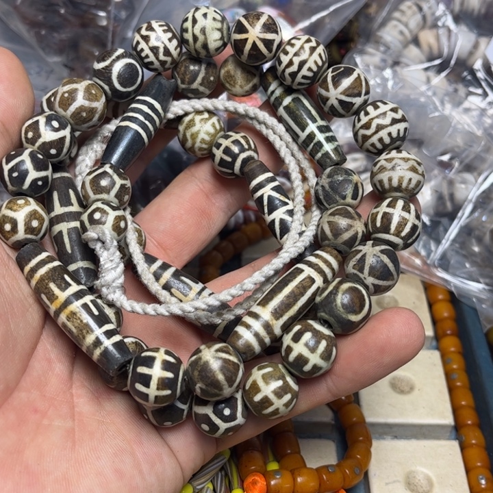 颈饰玻璃3547。1条