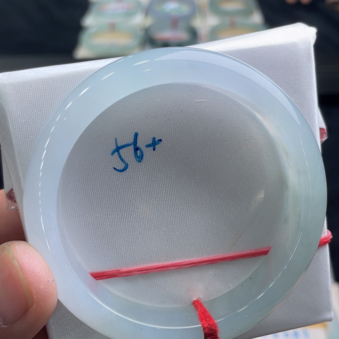 翡翠手镯未镶嵌翡翠手镯