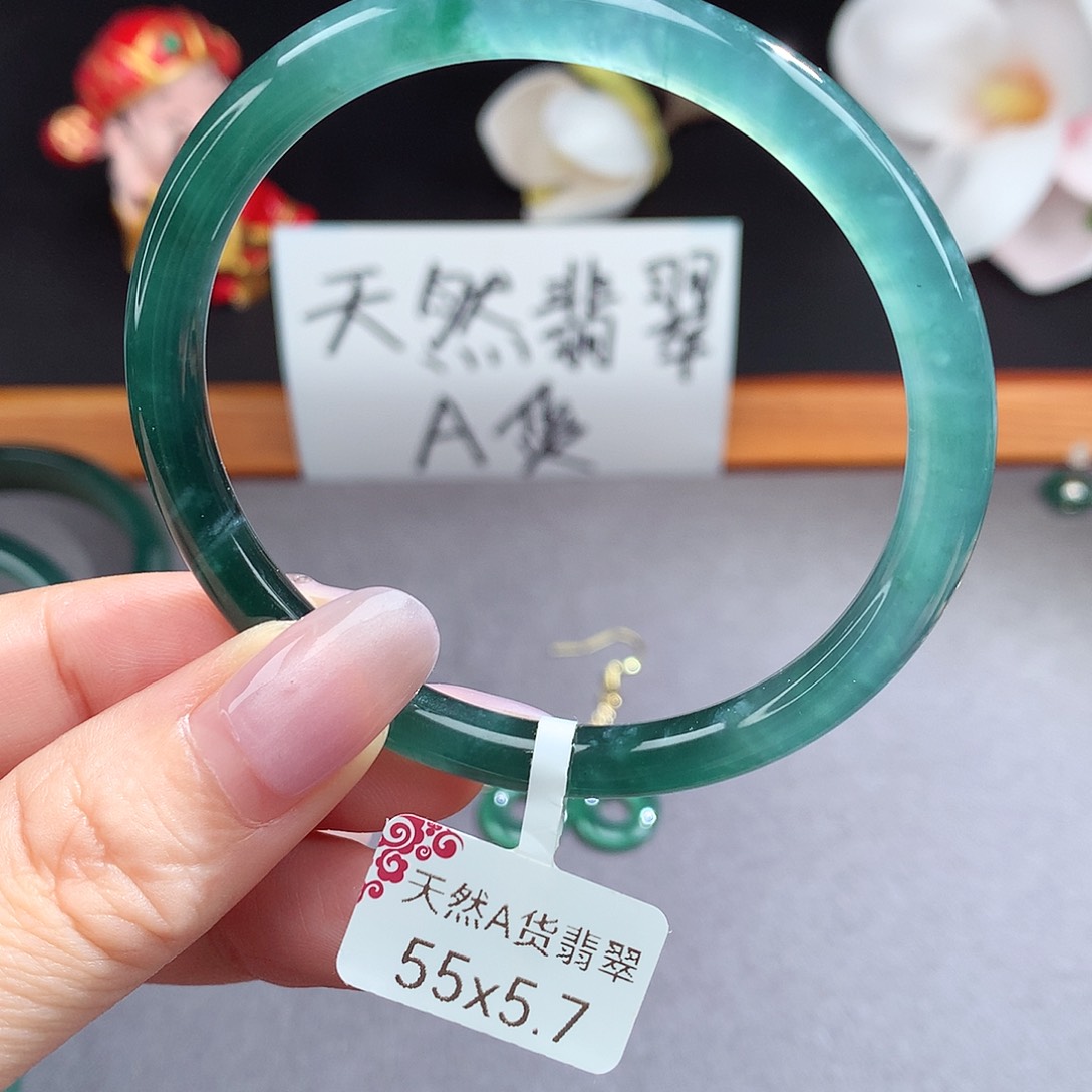 翡翠手镯（圆镯）未镶嵌