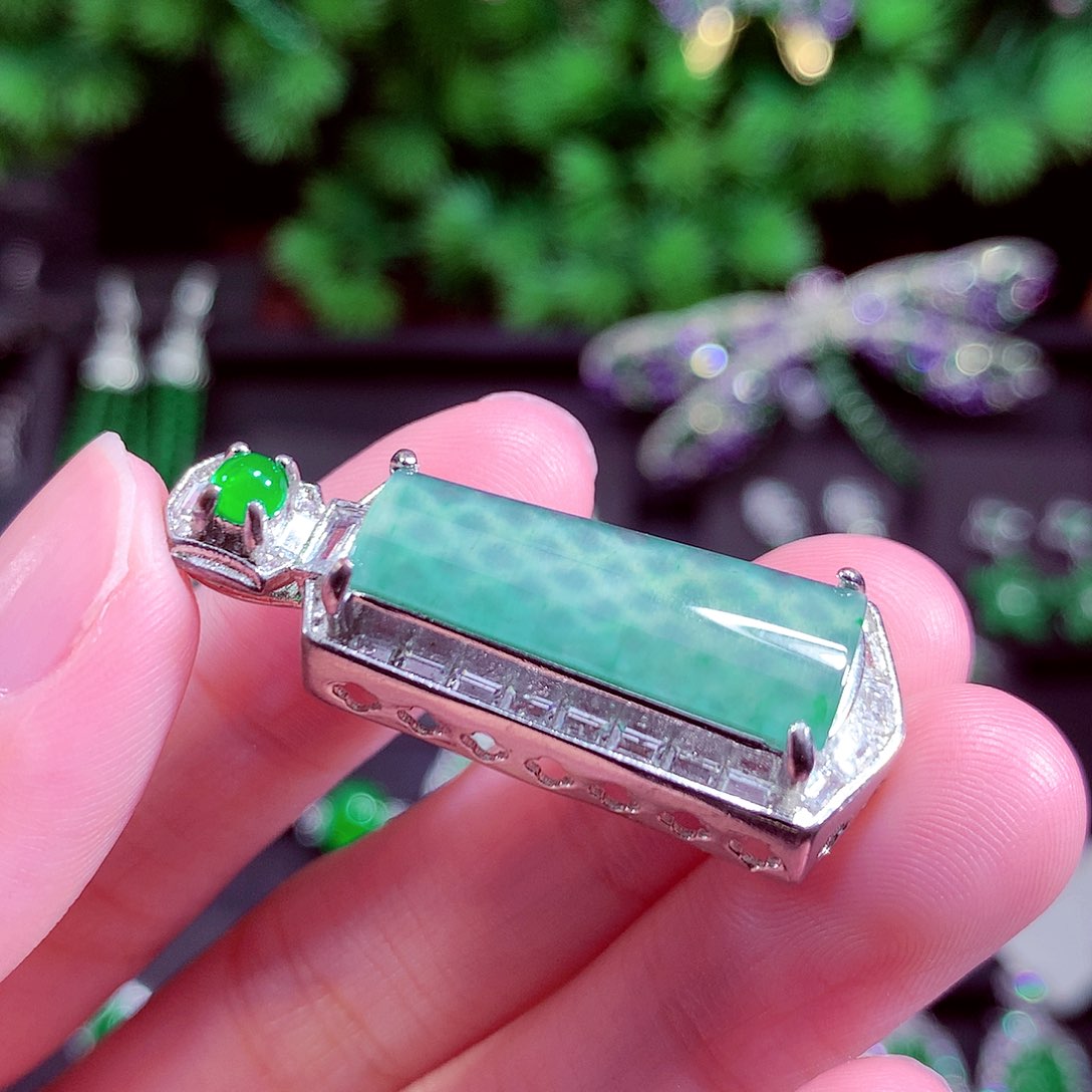 颈饰未镶嵌翡翠天然