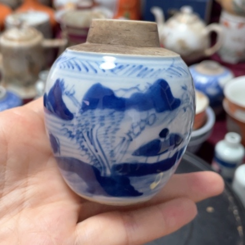 粉彩手把件鼻烟壶