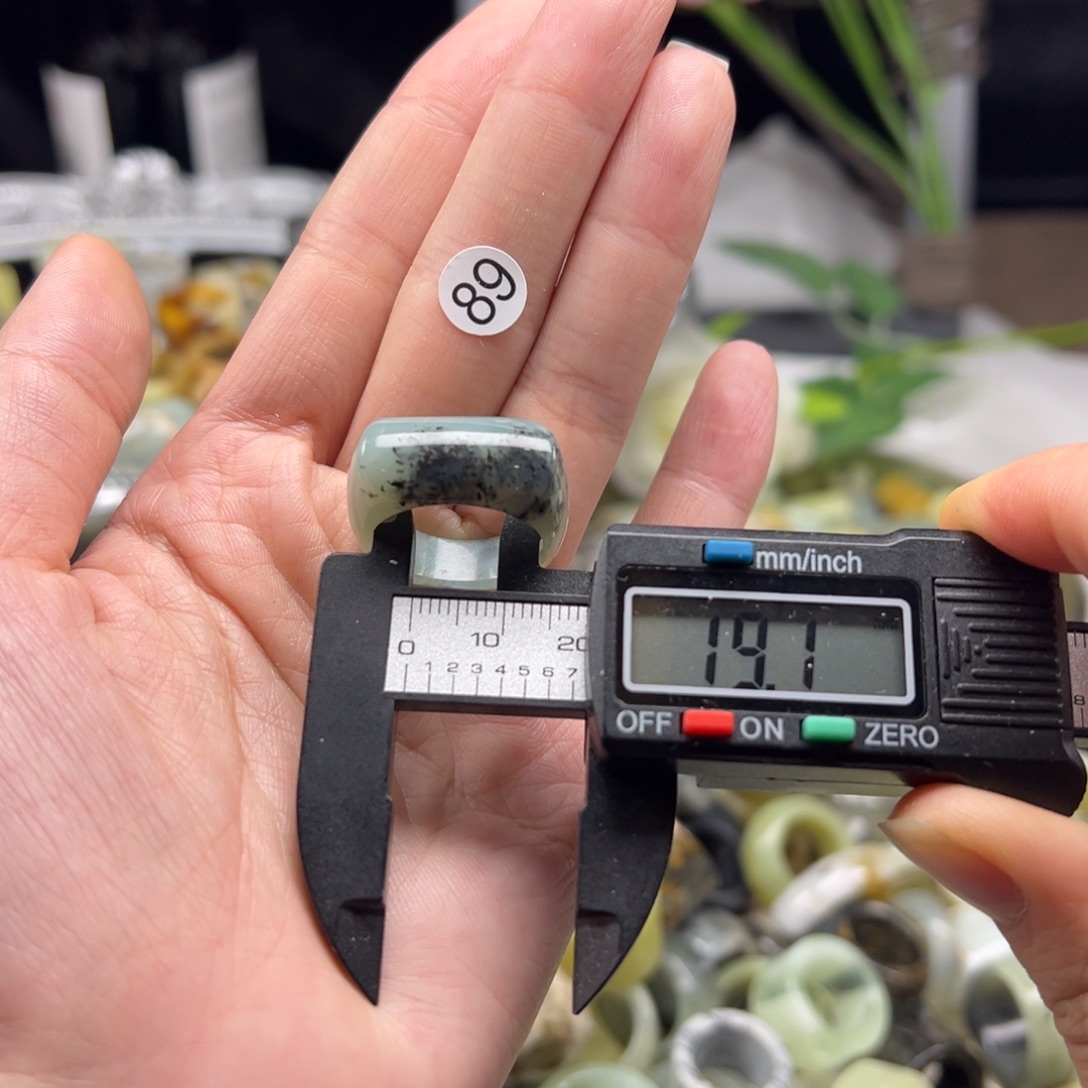 蛇纹石玉未镶嵌戒指