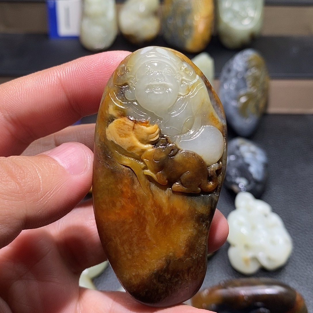 y***1和田玉未镶嵌颈饰