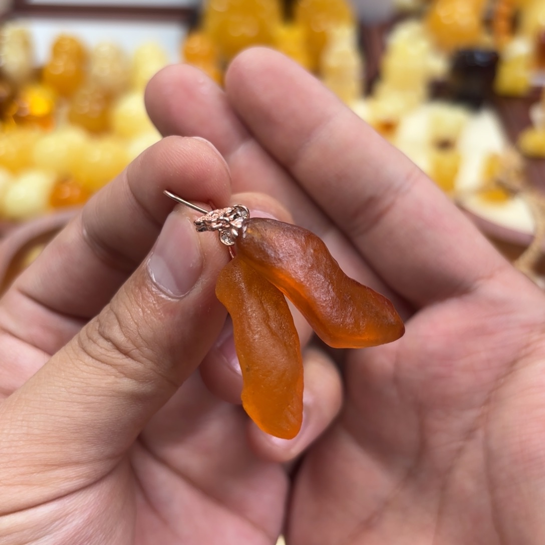 蜜蜡裸石未镶嵌耳坠