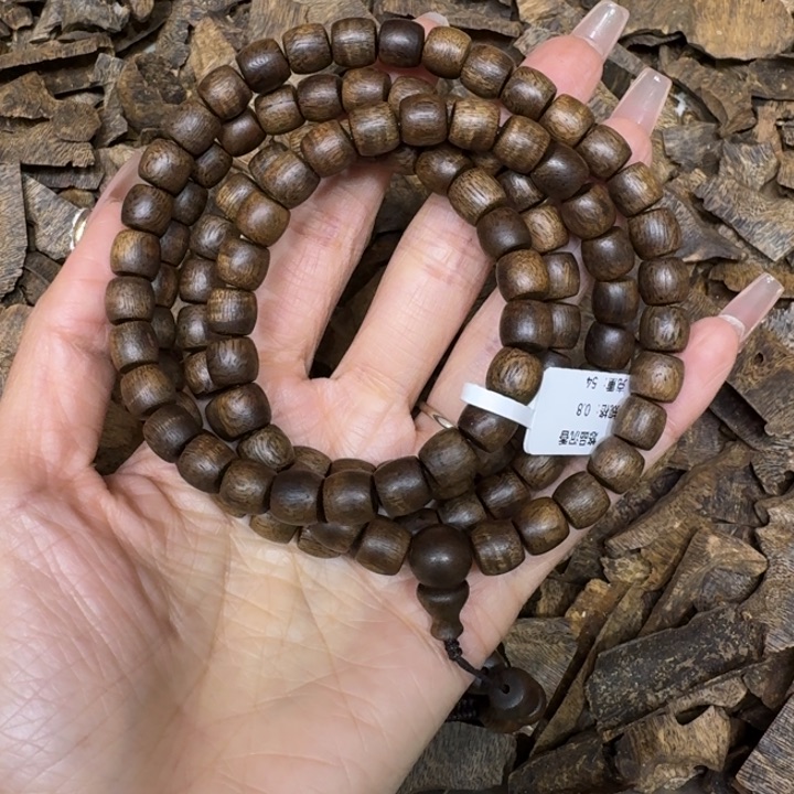 沉香手串在***走母树沉水一条