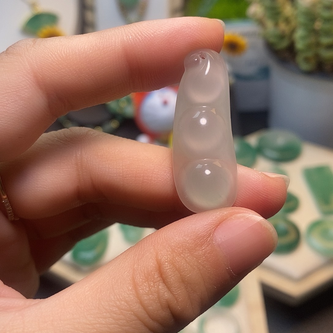 颈饰未镶嵌石英质玉