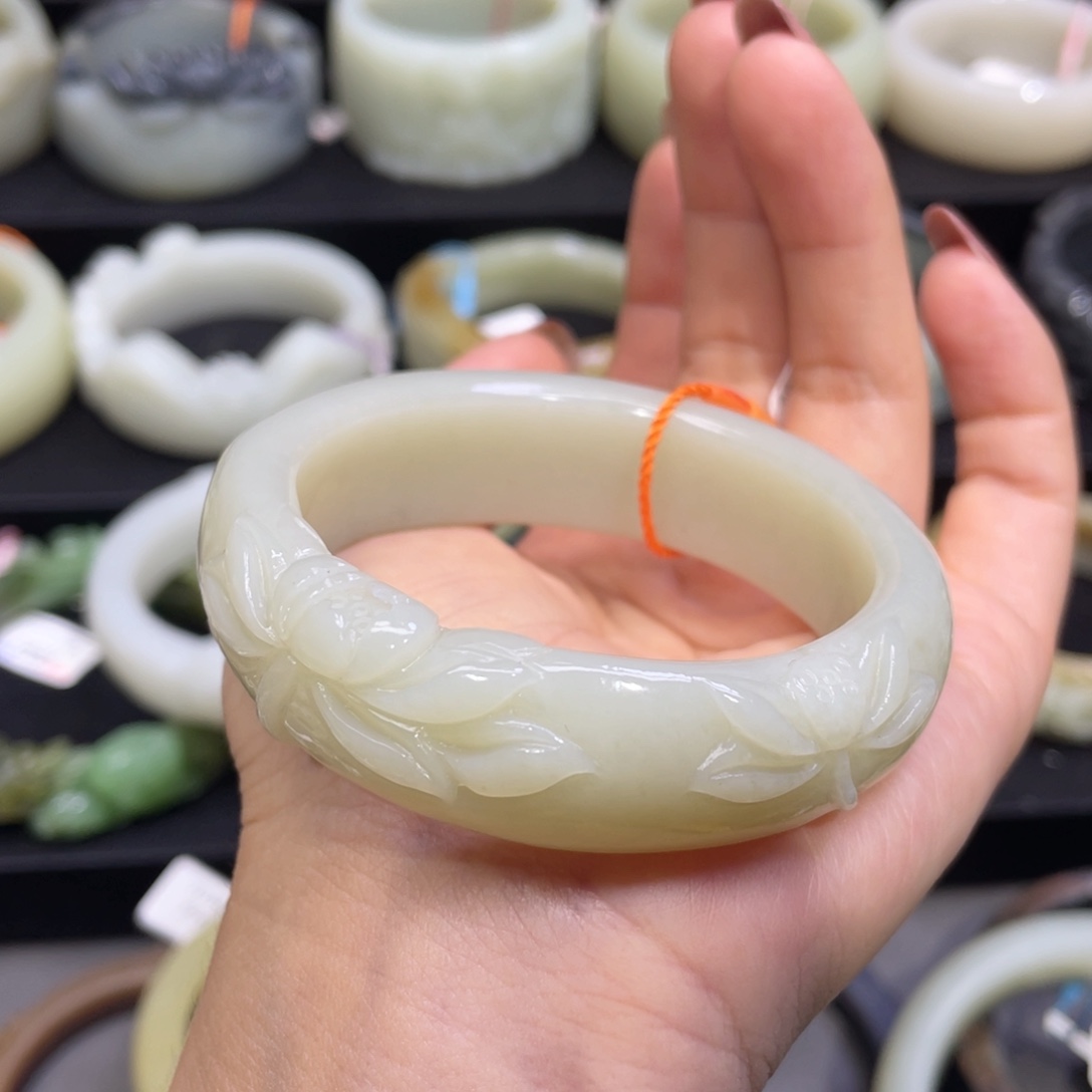 c***s和田玉手镯未镶嵌79